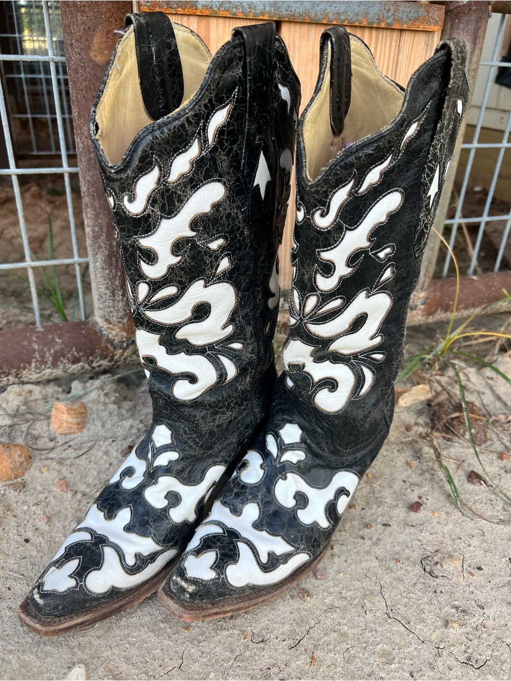 Black and White Western Heeled Cowboy Boots - Women's Fashion